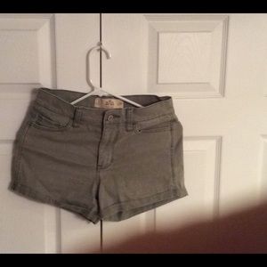 Hollister Short-Short High Rise Size 3, Waist 26